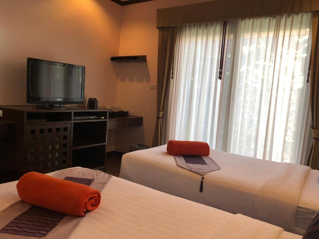 Kanok Buri Resort Lipa Noi Dış mekan fotoğraf
